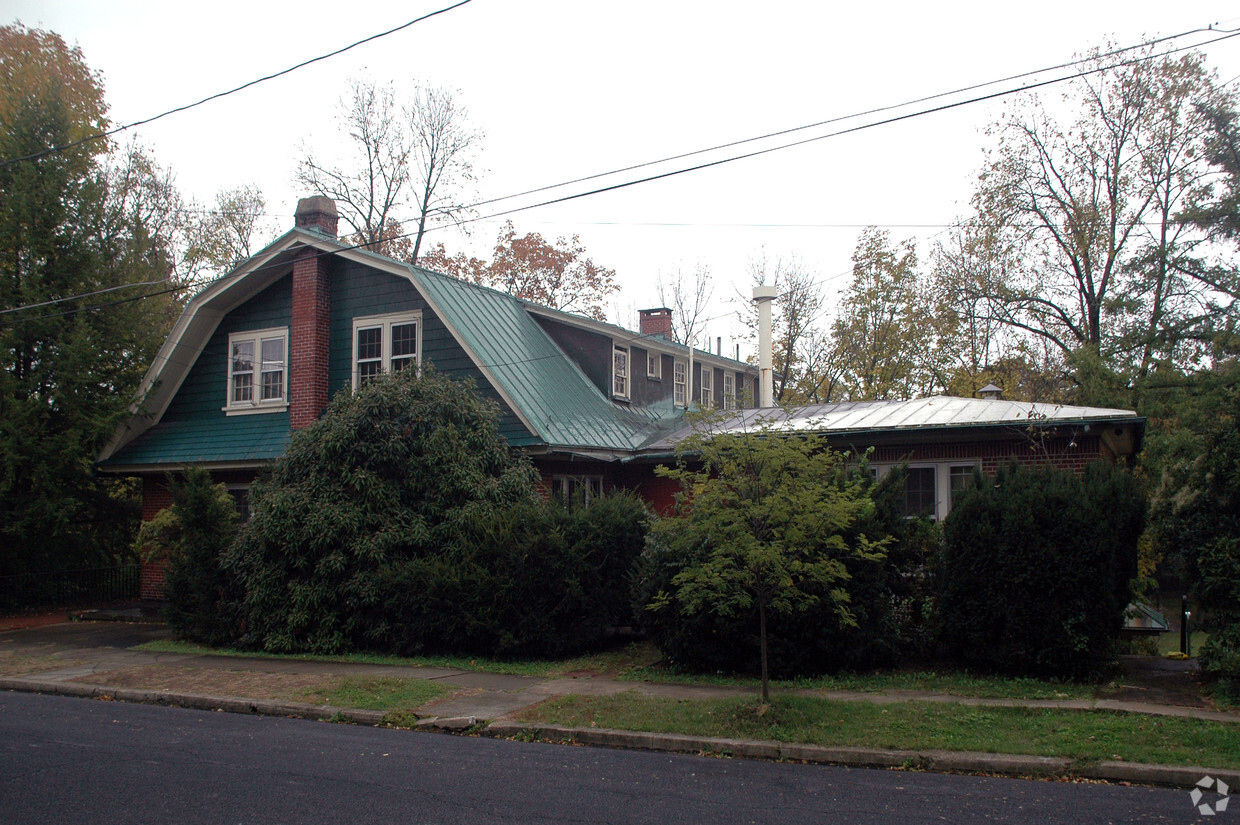 Building Photo - 1110 Fairview Ave