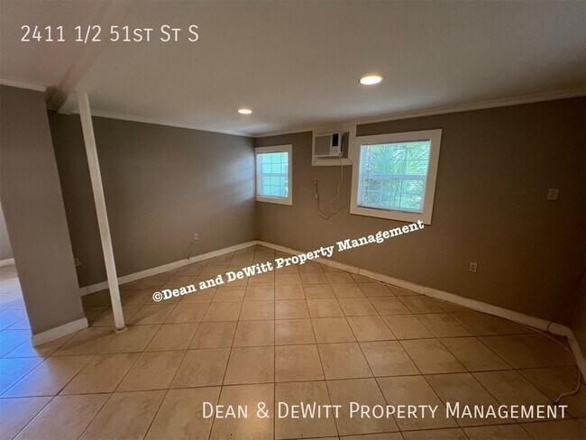 Foto del edificio - 2411 1/2 51st St S-