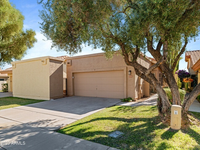 Building Photo - 2353 W Shawnee Dr