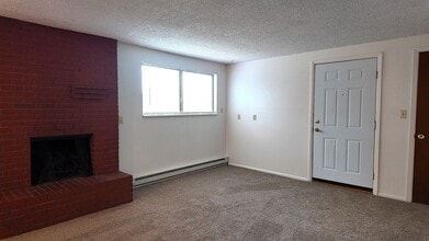 Building Photo - 915/917 Camelot Court
