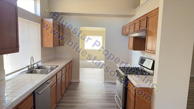 Building Photo - Just listed in Victorville!!!