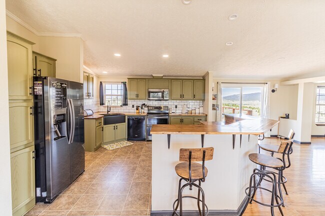 Foto del edificio - 495 Lupine Ln