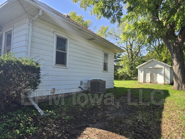 Building Photo - 124 Moir St