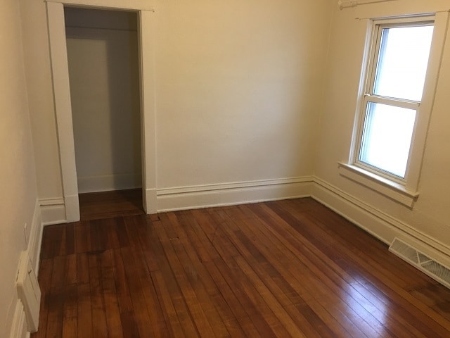 Building Photo - 614 10th St NE