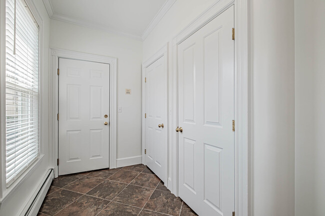 Front entry/Office space - 218 Eastern Promenade