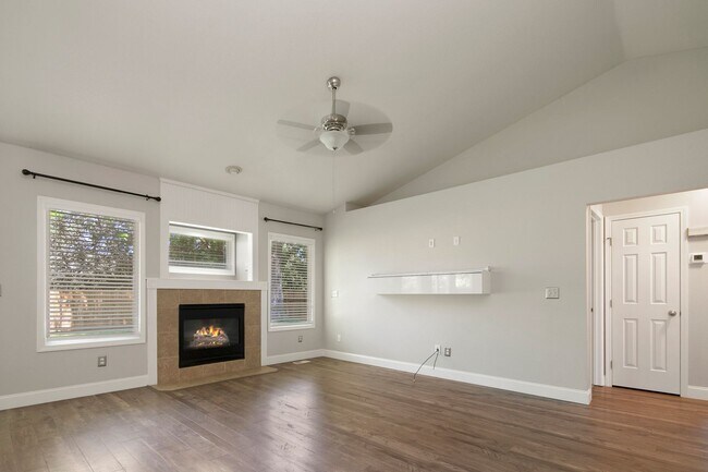 Building Photo - Discover this charming 4-bedroom, 2-bathro...