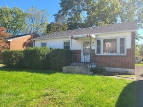 Building Photo - 228 Fox Dr