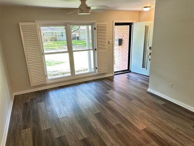 Foto del edificio - 5515 Darnell St