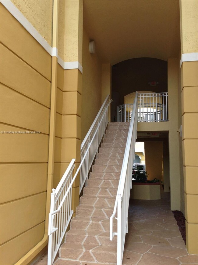 Foto del edificio - 8842 W Flagler St