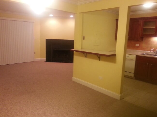 Building Photo - 444 E Osage Ln