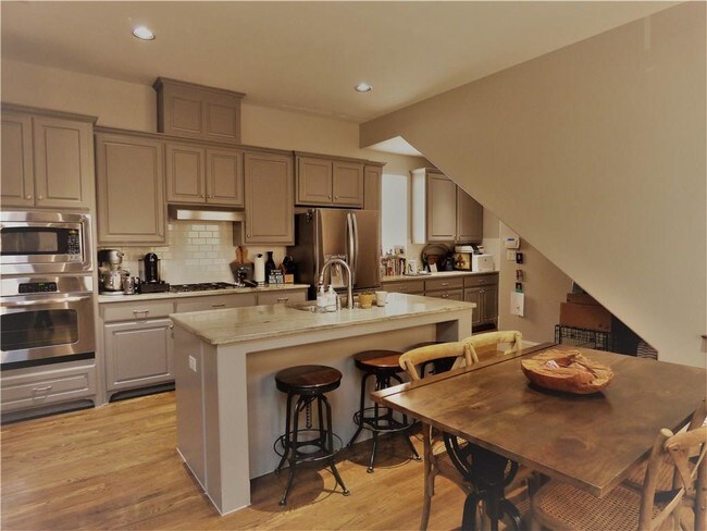 Foto del edificio - 770 E Main St