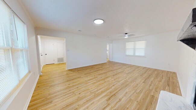 Foto del edificio - 4072 Melrose Dr