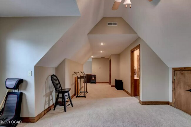 Building Photo - 3821 N Sheedy Ave