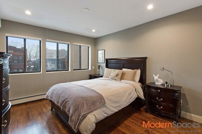 Foto del edificio - 3431 33rd St