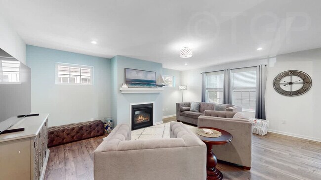 Building Photo - 720 Ravine Ln