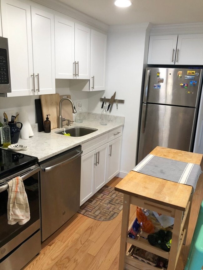 Building Photo - AWESOME 2 BED IN ALLSTON!!!! NO PETS!!!!
