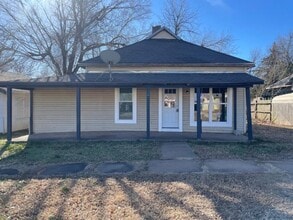 Building Photo - 626 Holly St