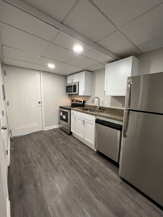 Building Photo - Cozy One Bedroom Apartment