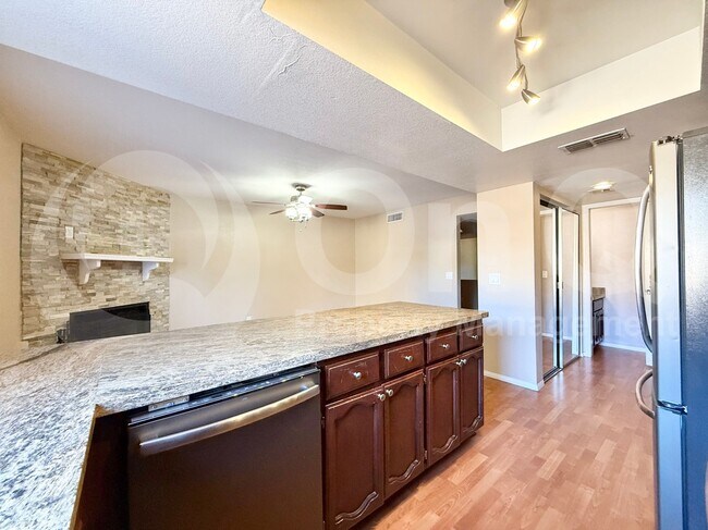 Foto del edificio - 170 E Guadalupe Rd