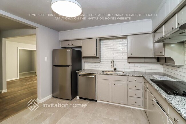 Building Photo - 613 Evandale Dr