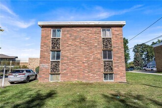 Building Photo - 18809 Bella Dr