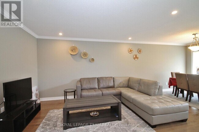Building Photo - 302 Tourmaline Cres