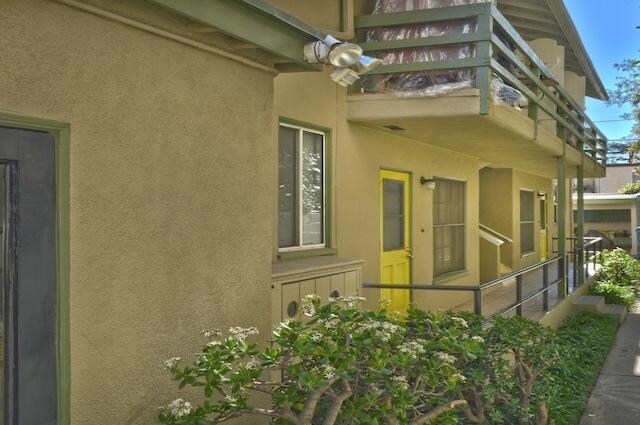 Foto del edificio - 10820-10822 Bloomfield St