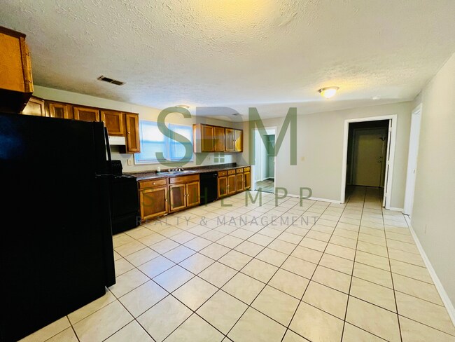 Building Photo - Spacious 3BR ranch in the Hazelwood neighborhood!