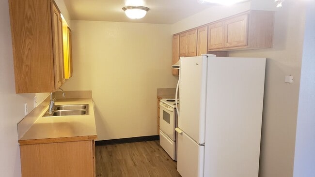 Building Photo - Nice 2 Bedroom with Garage.