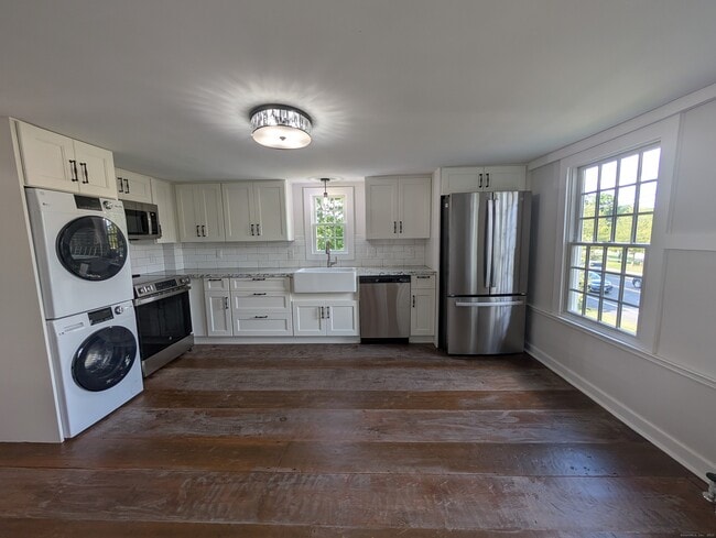 Foto del edificio - 589 S Main St