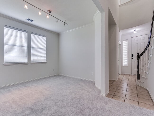 Building Photo - 5123 Willow Bend Ln