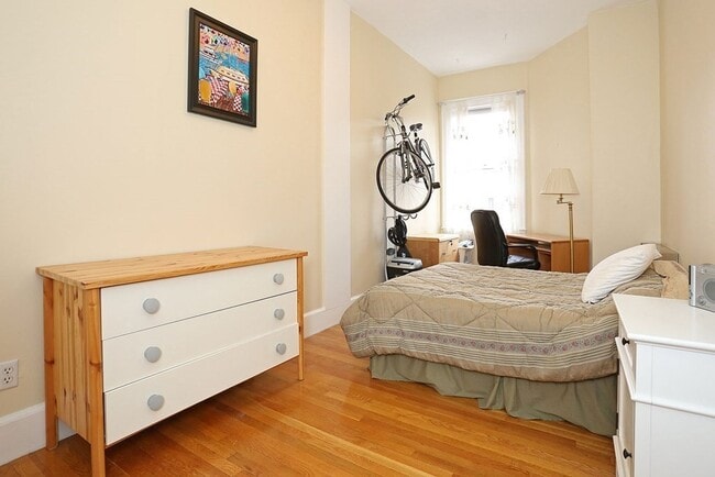 Building Photo - 281 Beacon St