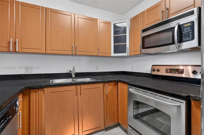 Foto del edificio - 652 NE 63rd St