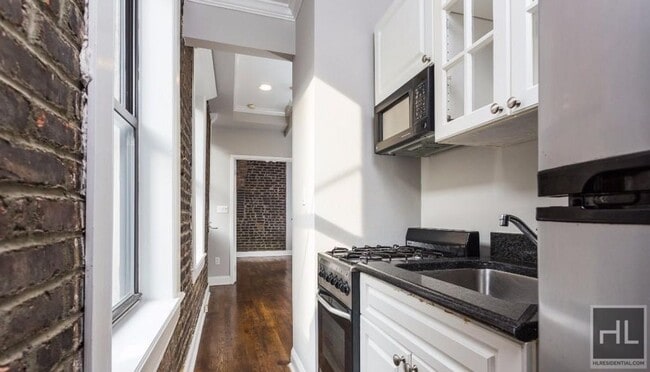 Building Photo - AMAZING ONE BEDROOM APARTMENT!! AMAZING DE...
