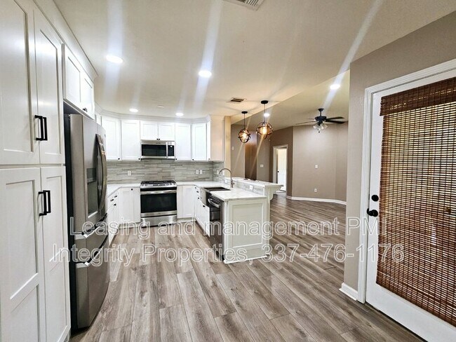 Building Photo - 15457 Oakstone Dr