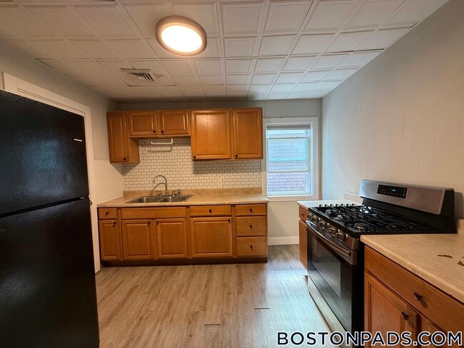 Building Photo - 41 Simpson Ave