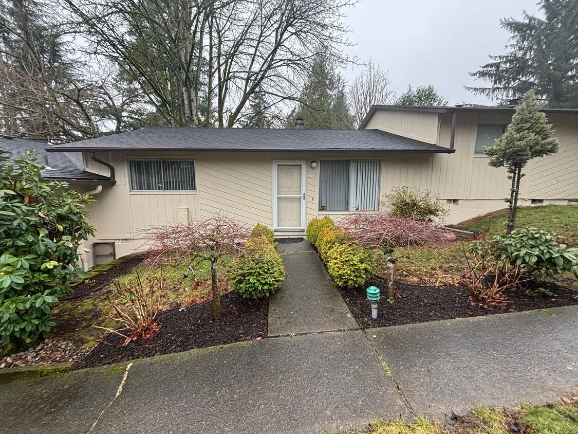 Primary Photo - 2 bedroom condo in Southwest Portland