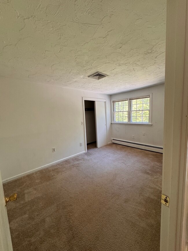 Building Photo - 49 Neck Hill Rd