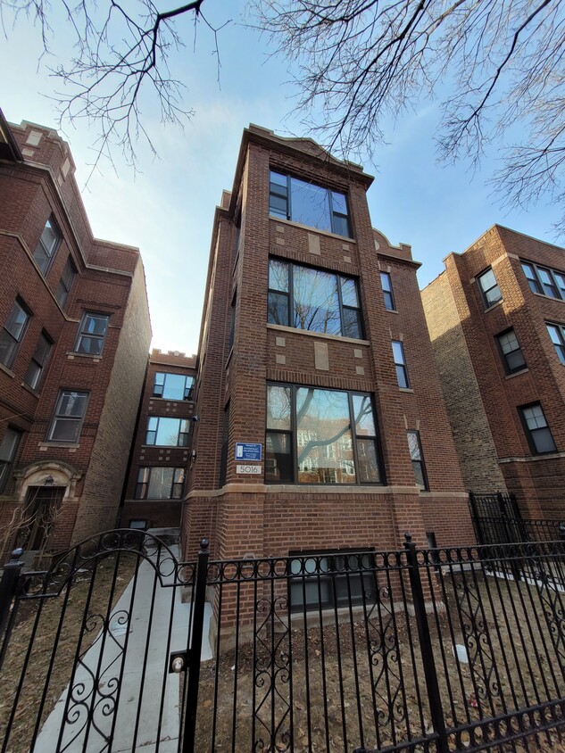 Foto principal - 5021 N Winchester Ave