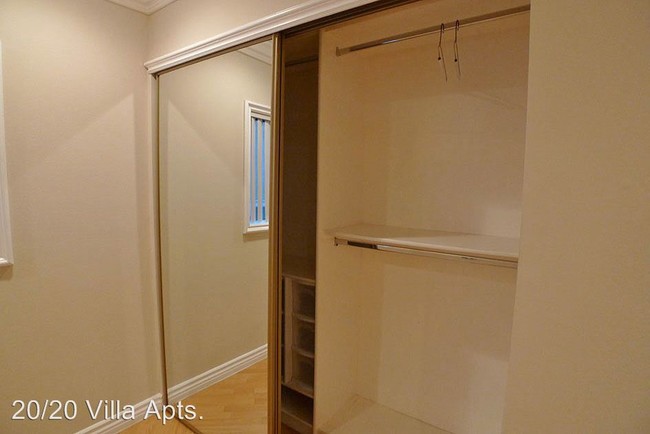 Foto del edificio - 2020 N Beachwood Dr