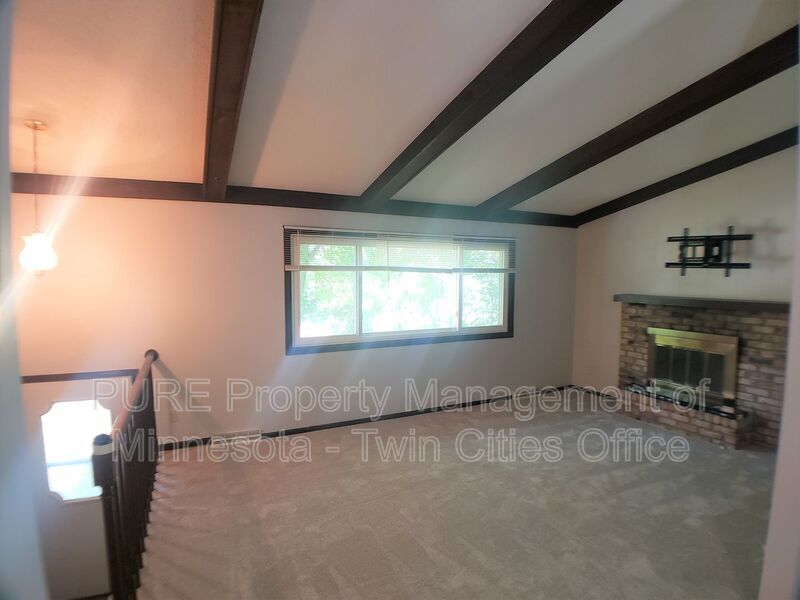 Foto del edificio - 571 County Rd B E