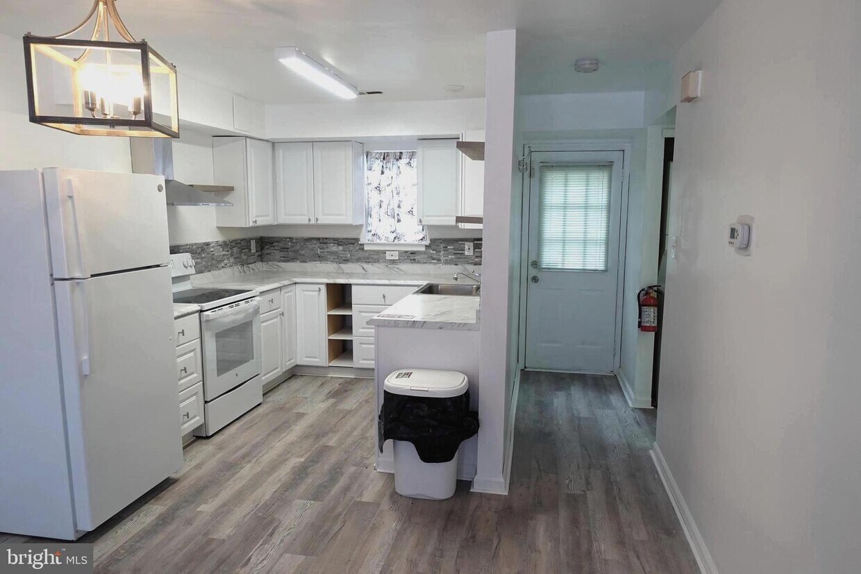 Primary Photo - 312 Park Pl Dr