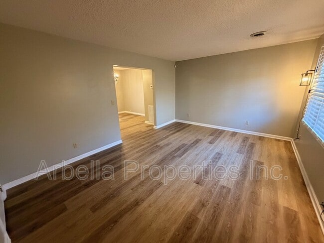 Foto del edificio - 1711 Herrin Dr