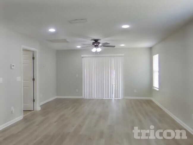 Building Photo - 656 Sunny Stroll Dr