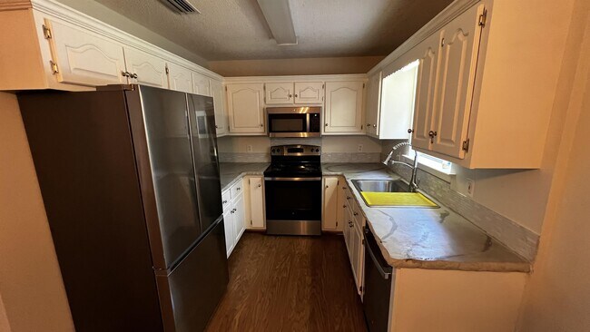 Foto del edificio - 141 Greenwood Dr