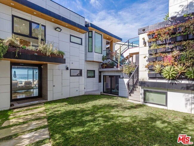 Foto del edificio - 24958 Malibu Rd