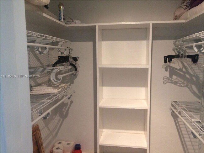 Foto del edificio - 1014 Salzedo St