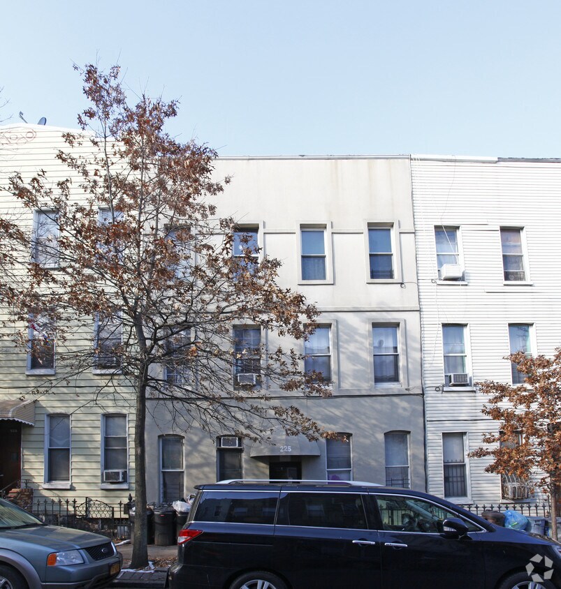 Building Photo - 225 Suydam St