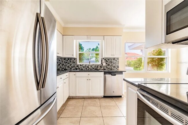 Building Photo - 2244 Donato Dr