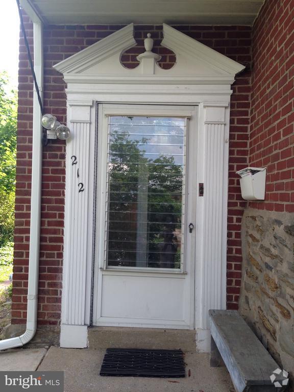 Building Photo - 214 Grayling Ave